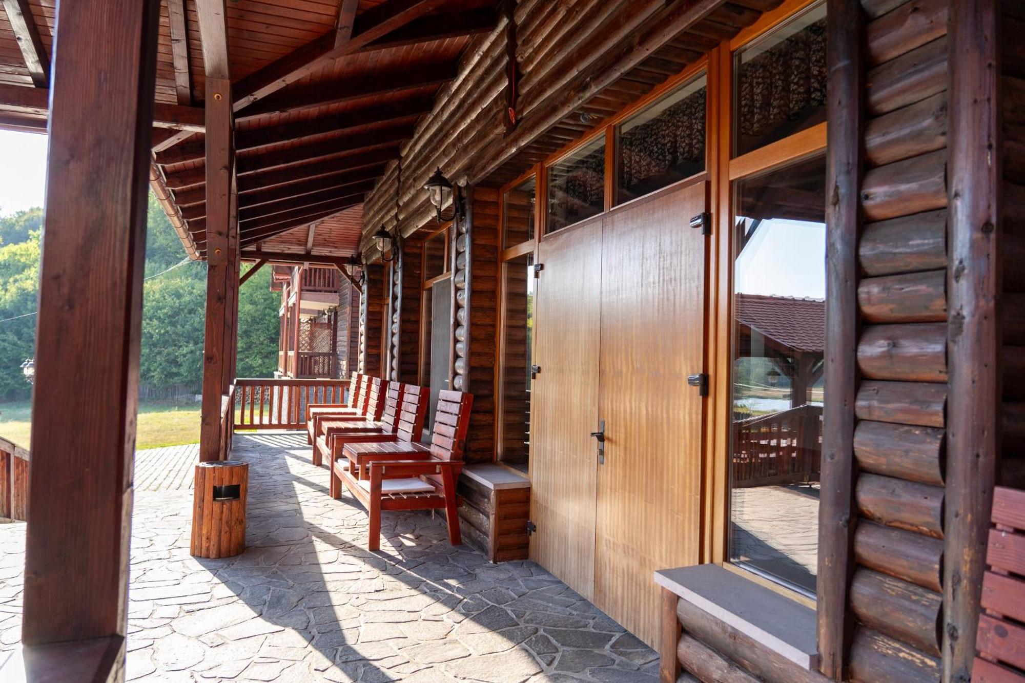 5.Evszak Hotel Sfântu-Gheorghe Exterior foto