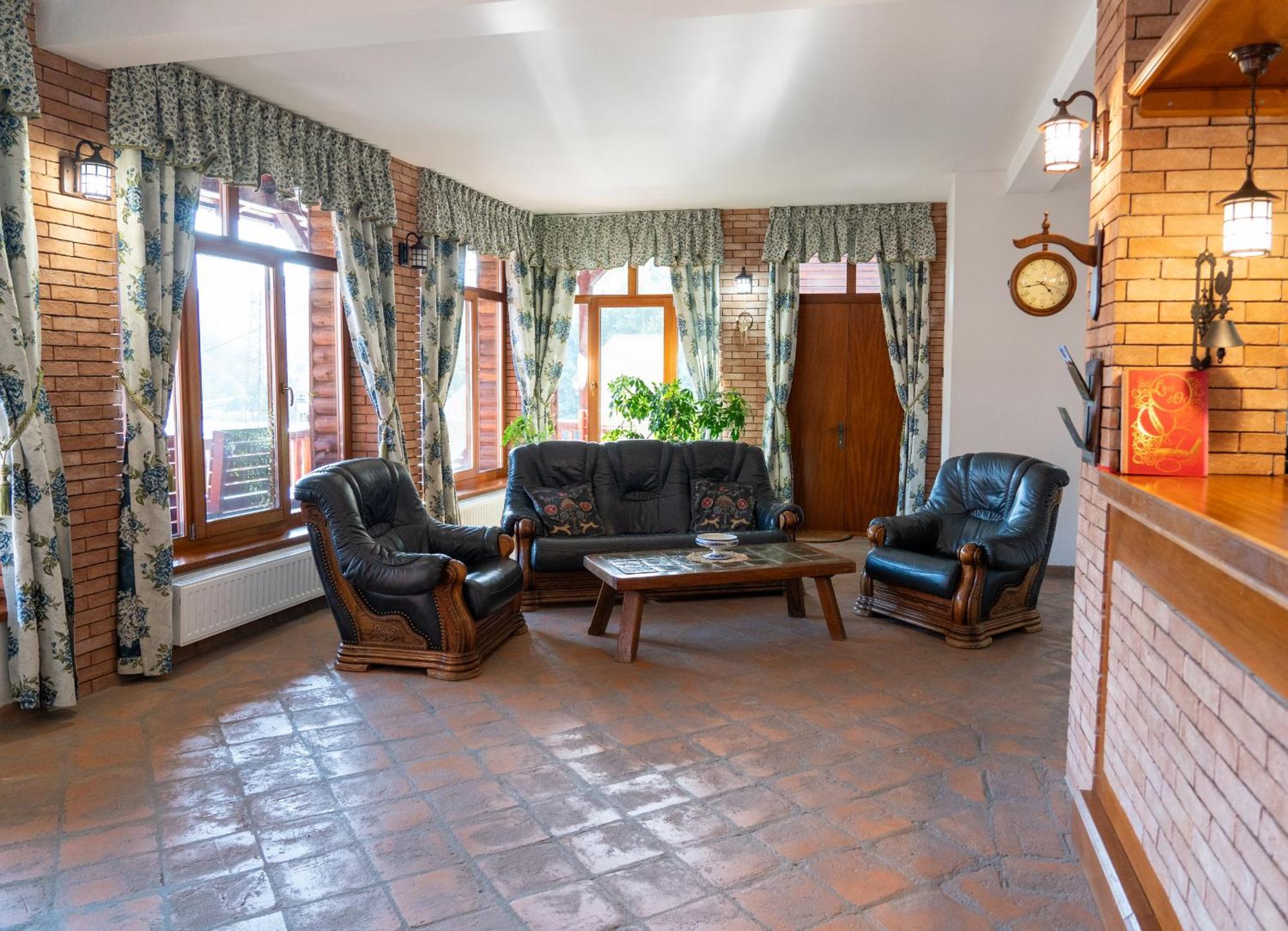 5.Evszak Hotel Sfântu-Gheorghe Exterior foto
