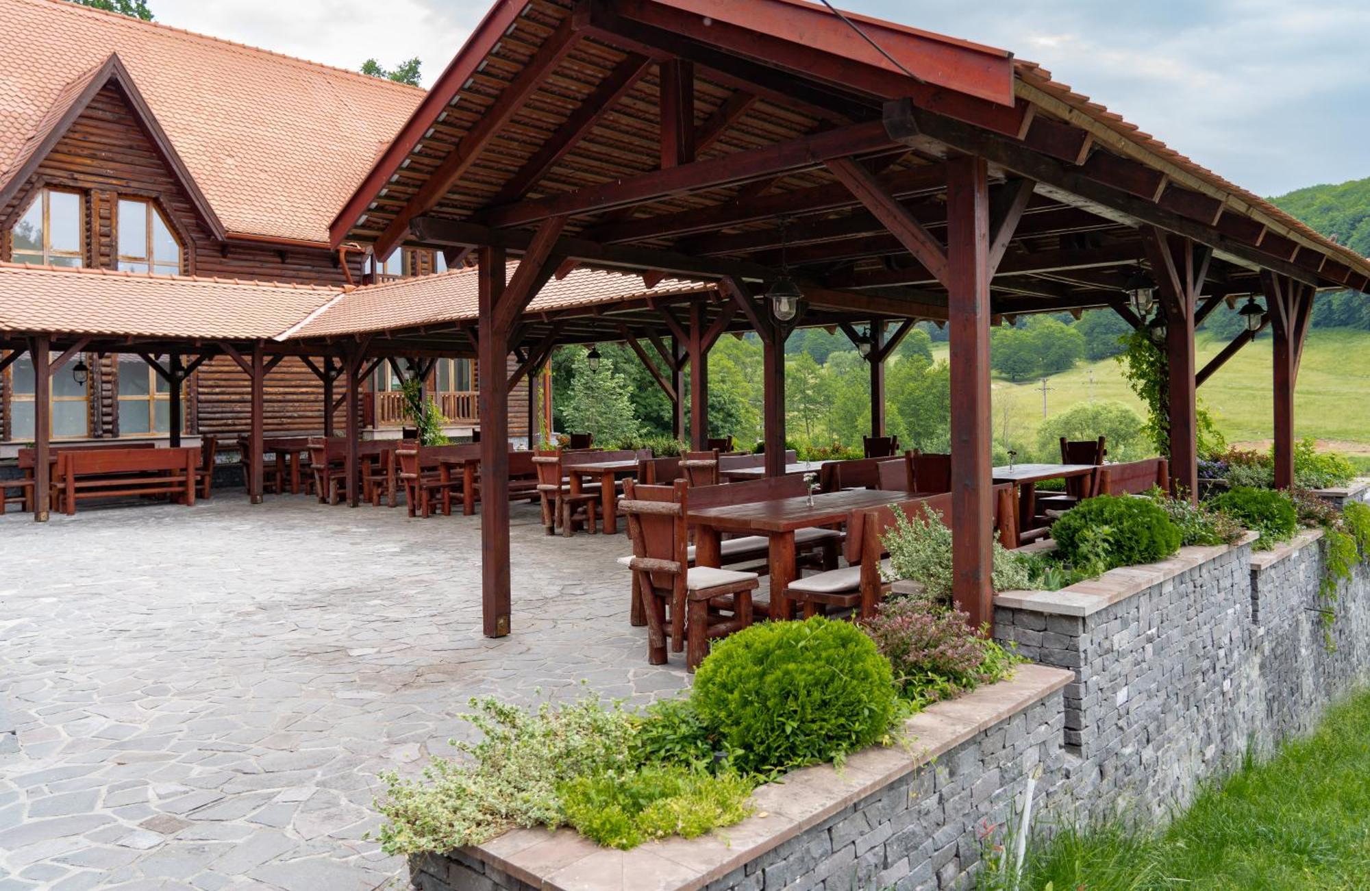 5.Evszak Hotel Sfântu-Gheorghe Exterior foto